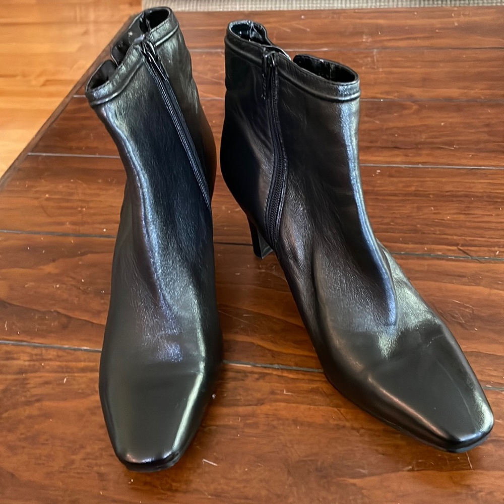 Rinaldi black leather ankle boots (sz 8 1/2)
